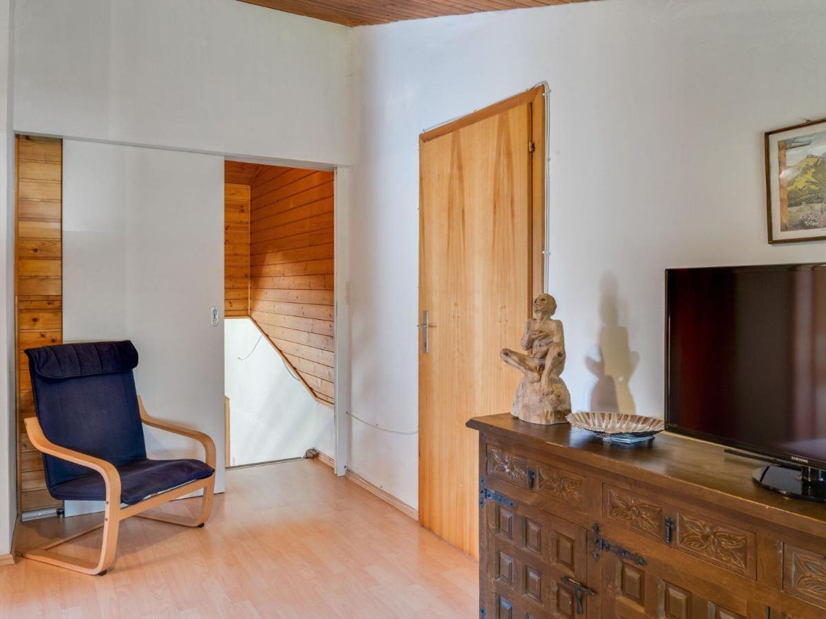 Spacious Chalet In Maishofen Near Forest Exterior photo
